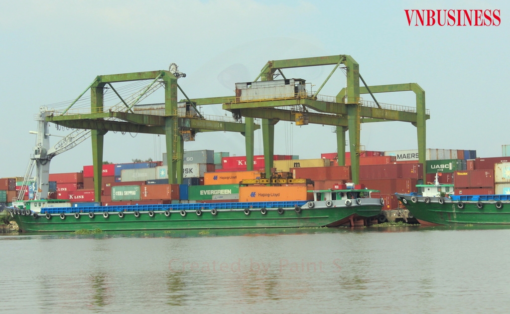 TP. HCM dự kiến hoãn thời gian thu phí hạ tầng cảng biển trong 3 tháng nhưng các DN muốn “xin” được lùi đến một năm.
