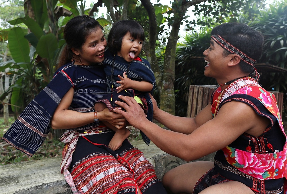 Nhờ tập trung phát triển kinh tế ngay trên chính mảnh đất quê hương, cuộc sống của người Bana ngày càng ấm no.