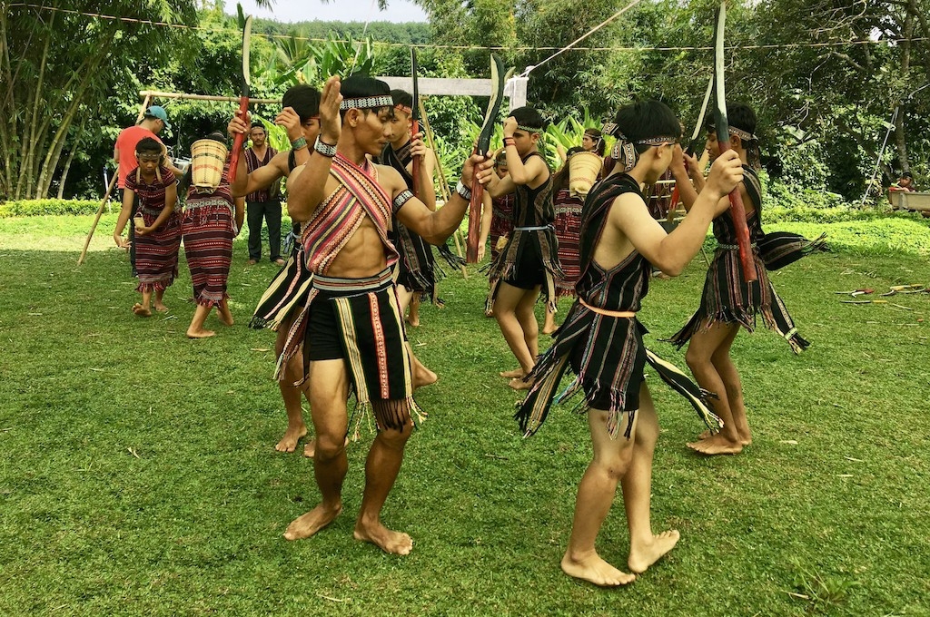 Việc duy trì các câu lạc bộ múa dân tộc, hát dân ca Chơ Ro giúp cho việc bảo tồn văn hóa Chơ Ro ở Bà Rịa - Vũng Tàu được tốt hơn.