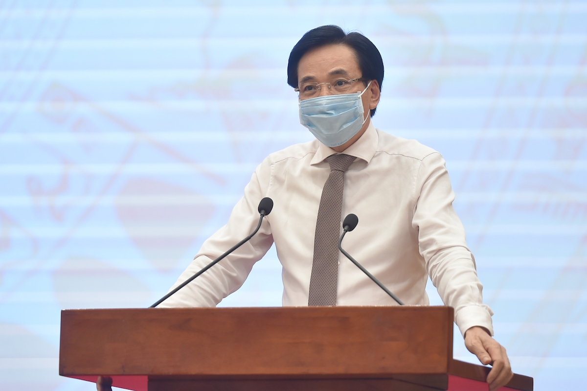 Bộ trưởng, Chủ nhiệm VPCP Trần Văn Sơn, Người phát ngôn của Chính phủ, cung cấp thông tin tại họp báo. Ảnh: VGP