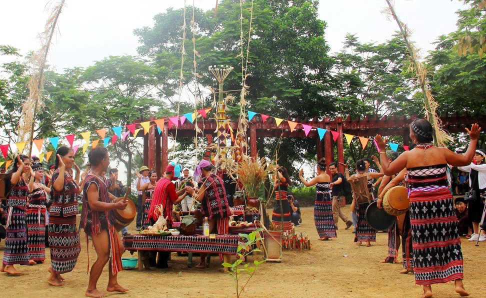 Phát triển du lịch là một trong những hướng thúc đẩy đầu ra cho các sản phẩm nông nghiệp, tiểu thủ công ở huyện Sa Thầy.