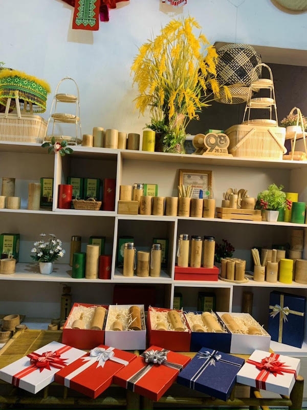 HTX Nhật Minh tạo việc làm cho bà con dân tộc trong những ngày nông nhàn