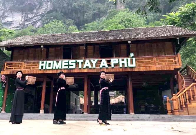 Homestay của bà con dân tộc ở Lâm Bình mang đậm nét văn hoá truyền thống. Tại đây, du khách được trải nghiệm cuộc sống của đồng bào và thưởng thức những món ăn độc đáo, đặc sắc.