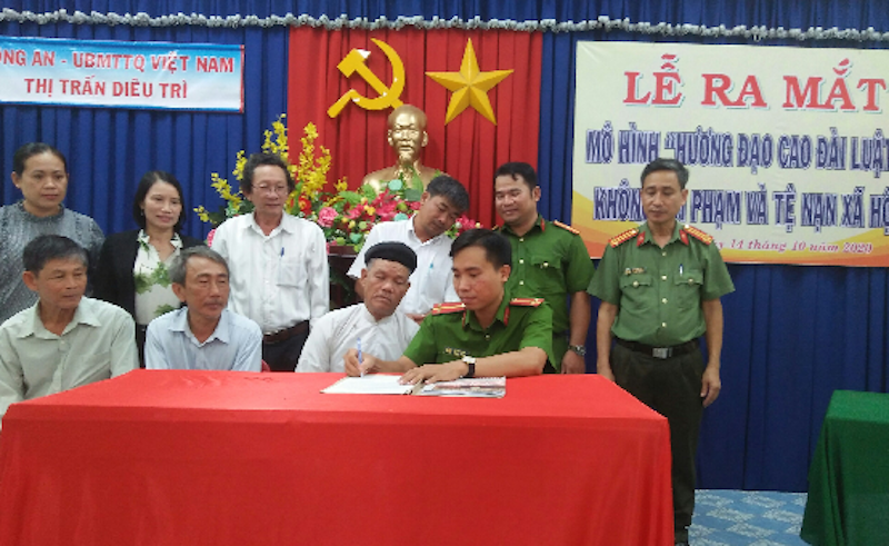 Ra mắt mô hình “Hương đạo Cao Đài Luật Lễ không tội phạm và tệ nạn xã hội” ở thị trấn Diêu Trì.