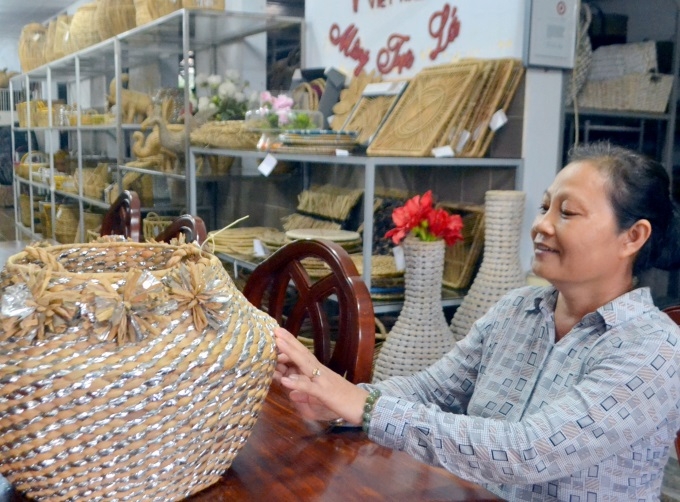 Sản phẩm của HTX được các thành viên chau chuốt ở từng công đoạn.