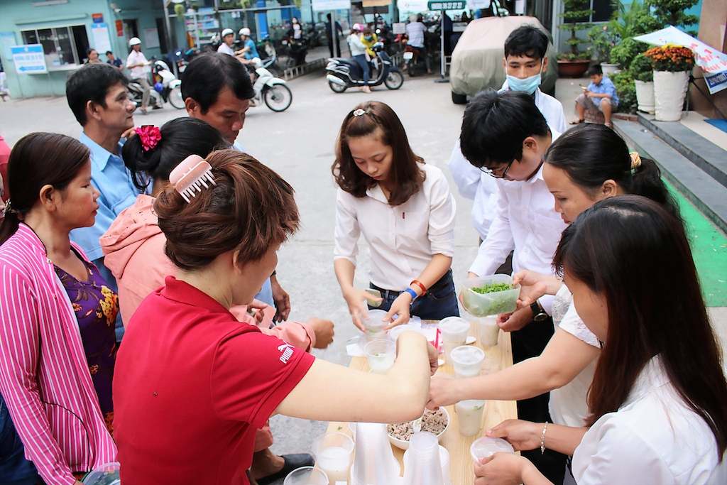 Hoạt động từ thiện nhân đạo của tín đồ Công giáo ở TP Tuy Hoà (Phú Yên).