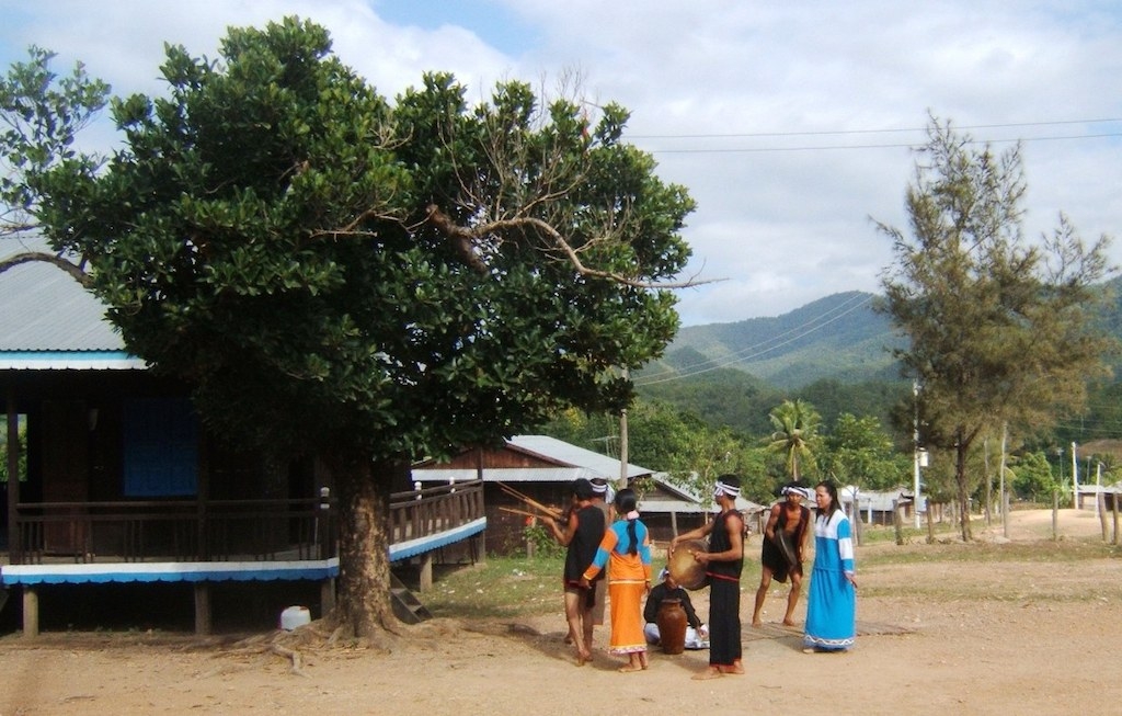 Nét sinh hoạt đặc sắc của người Raglai ở huyện Khánh Vĩnh.