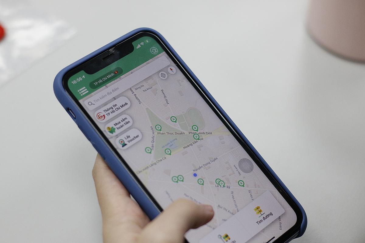 Ứng dụng BusMap: Phenikaa MaaS phát triển ứng dụng BusMap sử dụng công nghệ lõi về bản đồ cho phép người dùng tính toán thời gian, xác định tuyến đường đi và tối ưu hóa lộ trình của mình.