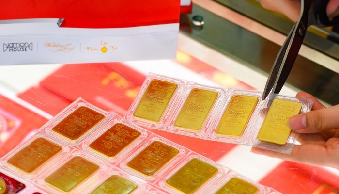 Giá trần mua vào của vàng SJC đạt mốc 56,90 triệu đồng/lượng và giá trần bán ra có ngưỡng 57,62 triệu đồng/lượng.