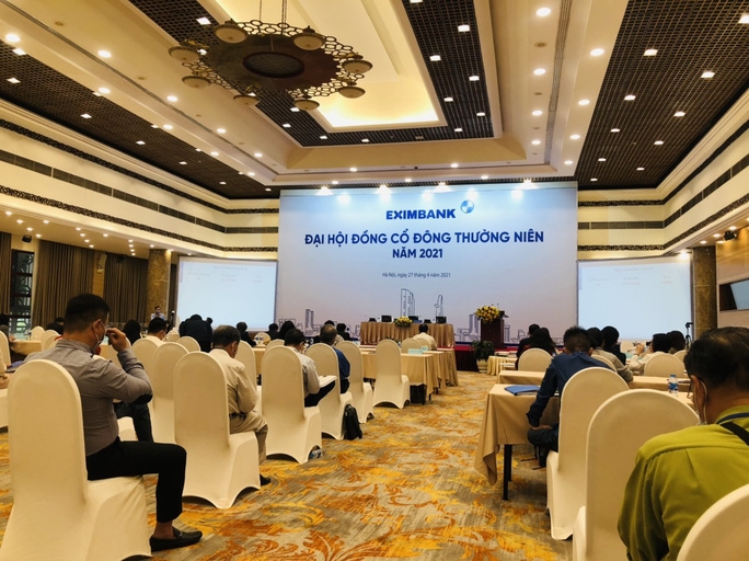ĐHĐCĐ năm 2021 của Eximbank tổ chức ngày 27/4 cũng không đủ điều kiện tiến hành nên ngân hàng chưa bầu được thành viên HĐQT nhiệm kỳ mới.
