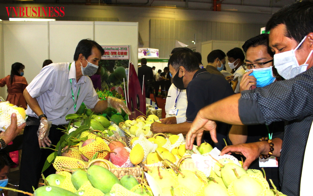 Ngành hàng rau quả dưới thời Covid-19 rất cần “xoay trục”, nhắm đến “trục” thị trường lớn trong các FTA và không bỏ quên “trục sân nhà”.