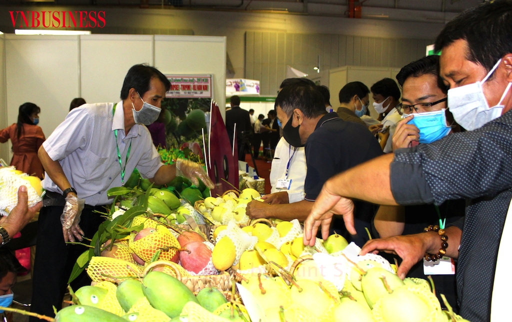 Ngành hàng rau quả dưới thời Covid-19 rất cần “xoay trục”, nhắm đến “trục” thị trường lớn trong các FTA và không bỏ quên “trục sân nhà”.