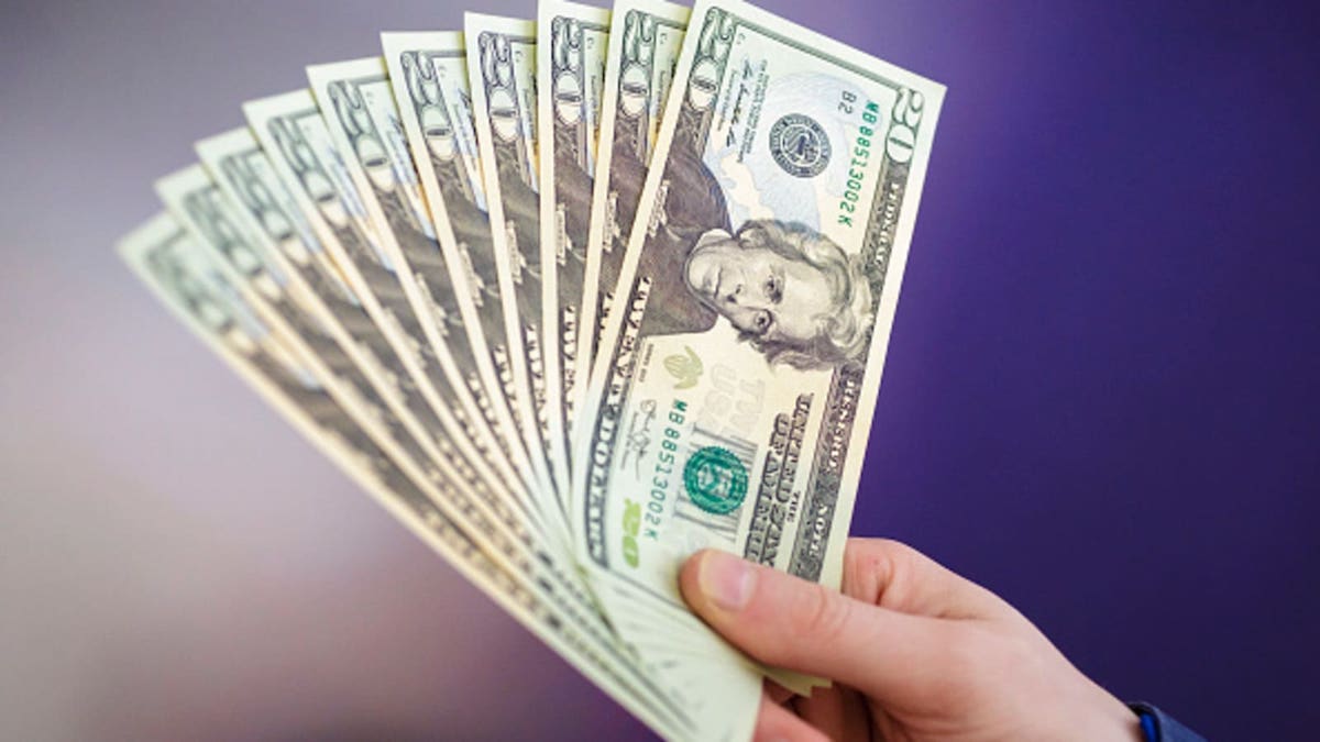 Giá đồng USD tại các ngân hàng thương mại giảm nhẹ trong phiên giao dịch sáng 10/7.