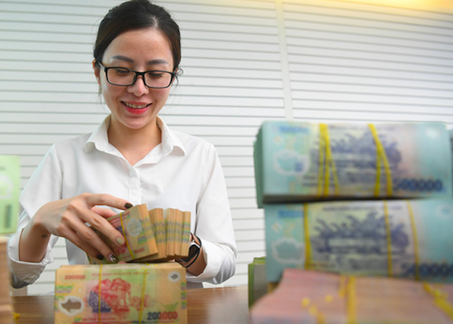 Lợi nhuận của nhiều ngân hàng vẫn tăng mạnh nhờ bán chéo bảo hiểm và tỷ lệ thu nhập lãi thuần nới rộng. (Ảnh minh hoạ: Int)