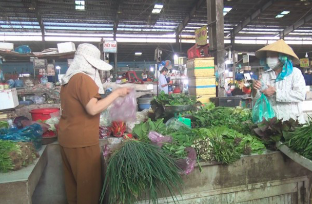 Cần tăng cường kiểm tra, giám sát hoạt động giá cả, thị trường, nhất là với các hàng hóa, dịch vụ thiết yếu, đảm bảo ổn định mặt bằng giá cả.