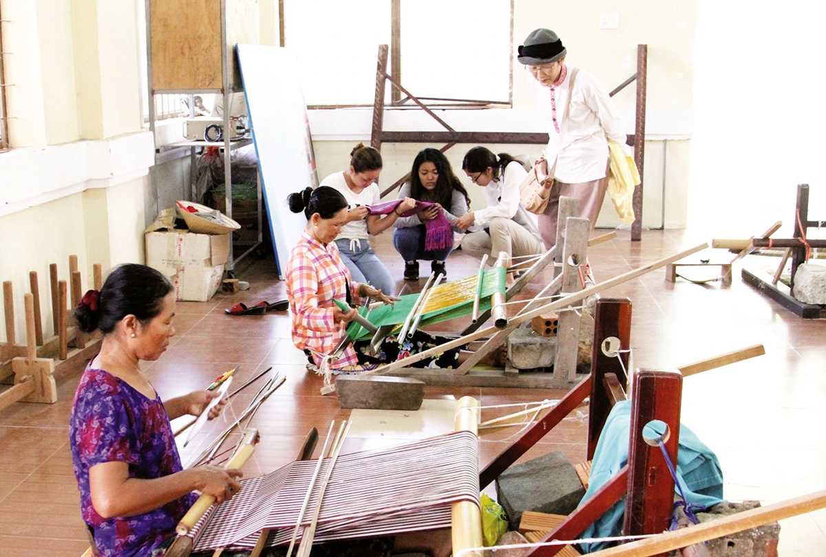 Các làng nghề sẽ tiếp tục được đầu tư theo hướng hiện đại, thu hút du khách thăm quan.