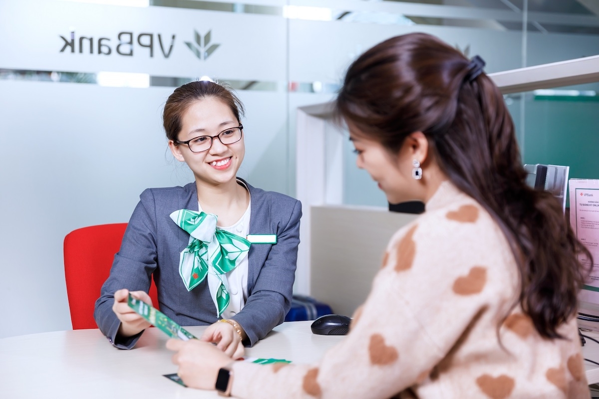 VPBank trích 15 triệu cổ phiếu trên tổng số hơn 75,2 triệu cổ phiếu quỹ để chào bán cho cán bộ nhân nhiên với giá 10.000 đồng/cổ phiếu.