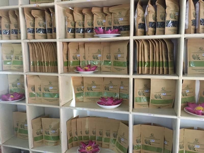 Các sản phẩm trưng bày tại cửa hàng của HTX Từ Tâm.