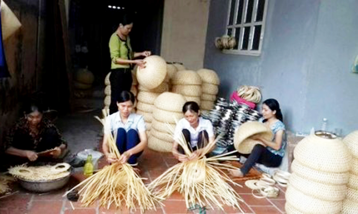 Việc đào tạo nghề cho lao động nữ sẽ tiếp tục được xã quan tâm (Ảnh TL).