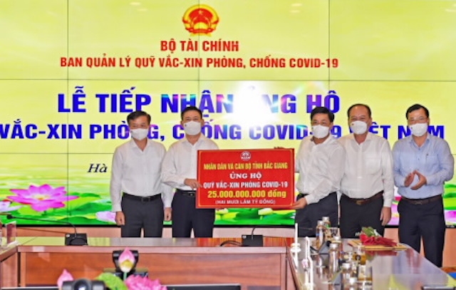 UBND tỉnh Bắc Giang đóng góp ủng hộ 25 tỷ đồng vào Quỹ vắc xin.