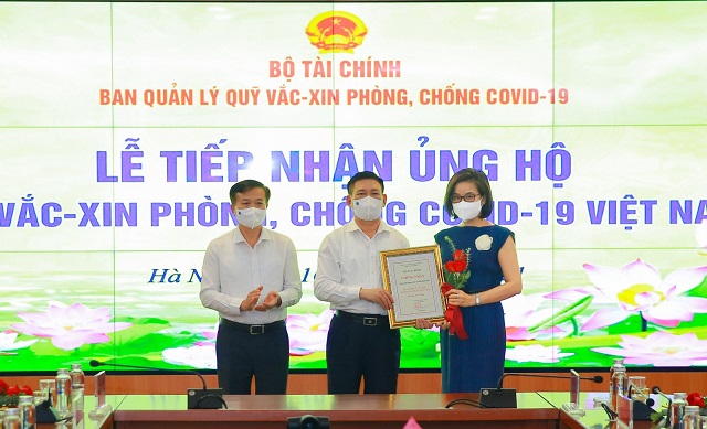 Lãnh đạo Ban quản lý Quỹ Vắc-xin tiếp nhận ủng hộ 5 tỷ đồng từ NCB