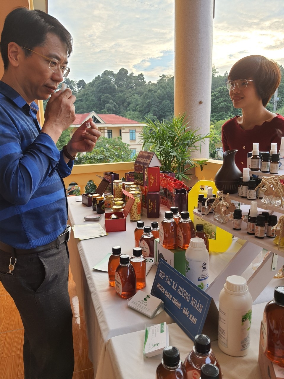 Sản phẩm của HTX Hương Ngàn tham gia các hội chợ trưng bày, giới thiệu sản phẩm và được khách hàng đặc biệt quan tâm.