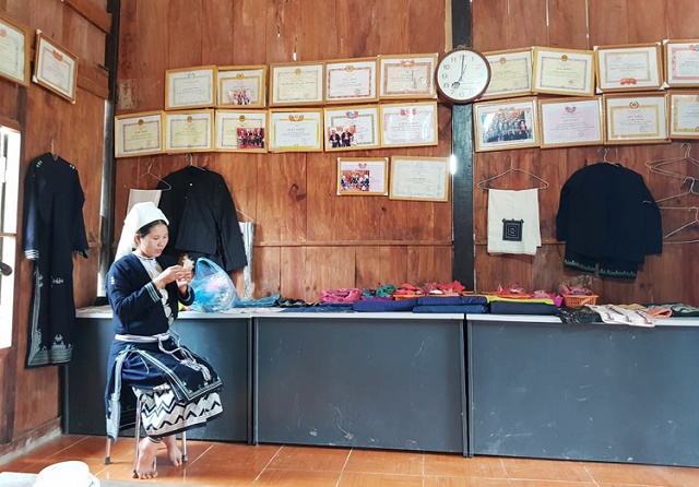 Các mặt hàng của Nhóm thêu thổ cẩm xóm Nà Chắn (Ảnh: TL)