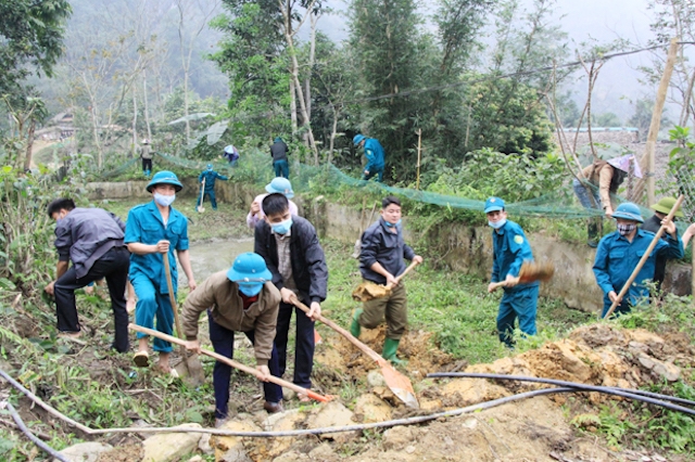 Thi đua cải tạo vườn tạp để biến đá nở hoa.