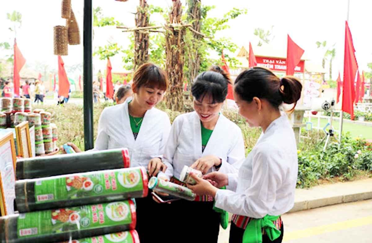 Đặc sản thịt chua của người Mường đang được huyện Thanh Sơn đầu tư phát triển mạnh.