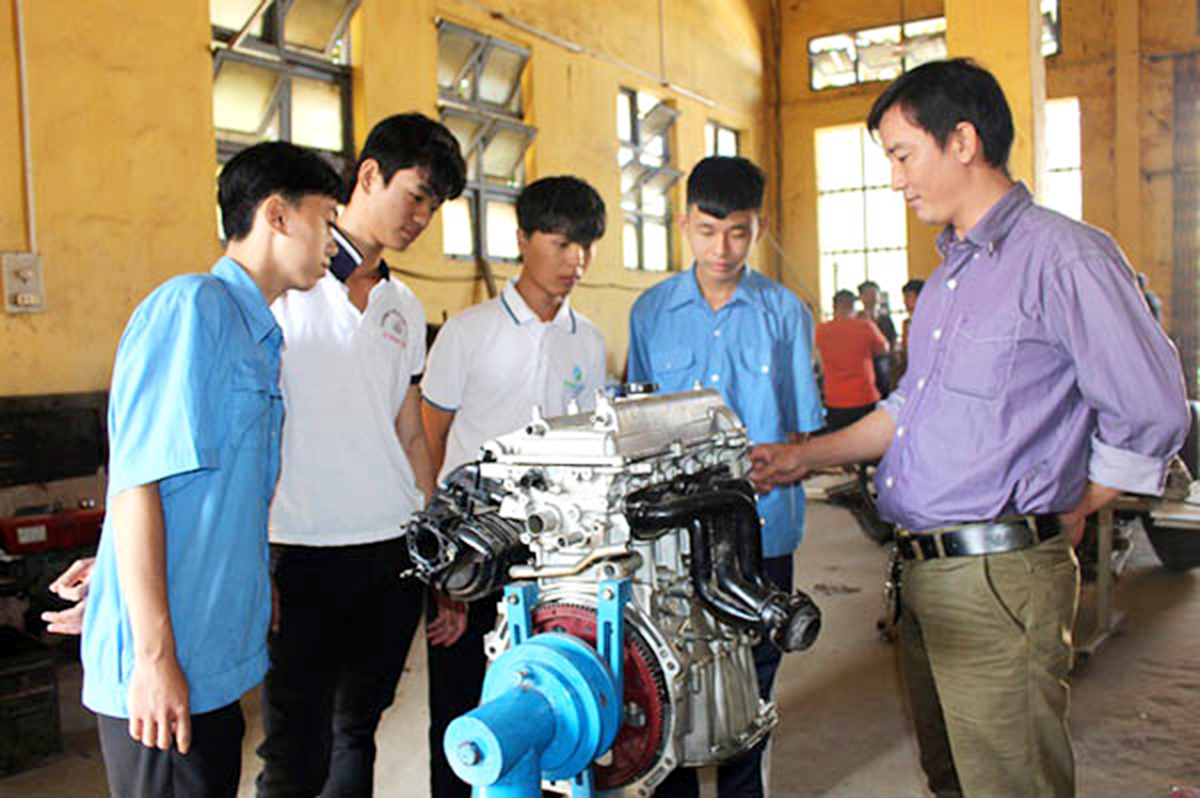 Bên cạnh nghề nông, Định Quán sẽ tăng cường dạy nghề phi nông nghiệp (Ảnh TL).