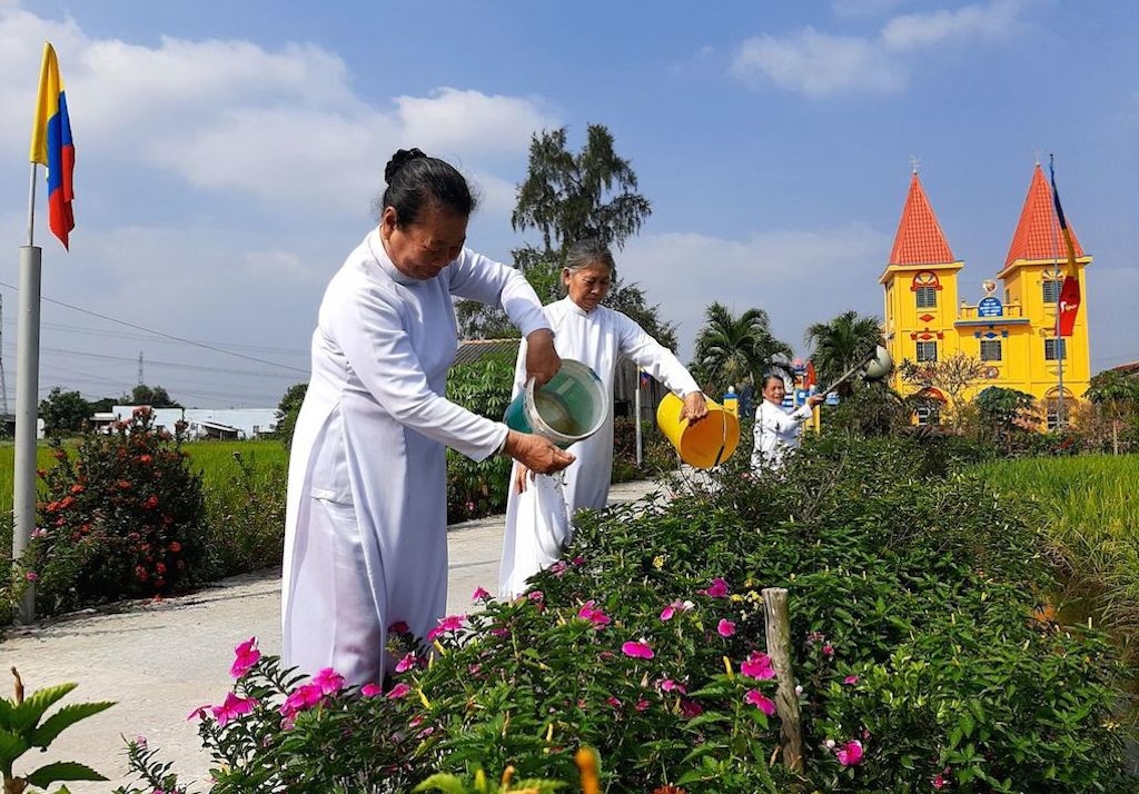 Mô hình “Tổ Phụ nữ tôn giáo” ở xã Bình Quới, huyện Châu Thành giúp các tín đồ lớn tuổi của đạo Cao Đài nắm rõ các quy định, chính sách của Nhà nước.