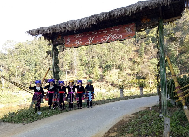 Bản du lịch cộng đồng Tô Y Phìn thu hút nhiều du khách tham quan, trải nghiệm. (Ảnh: TL).