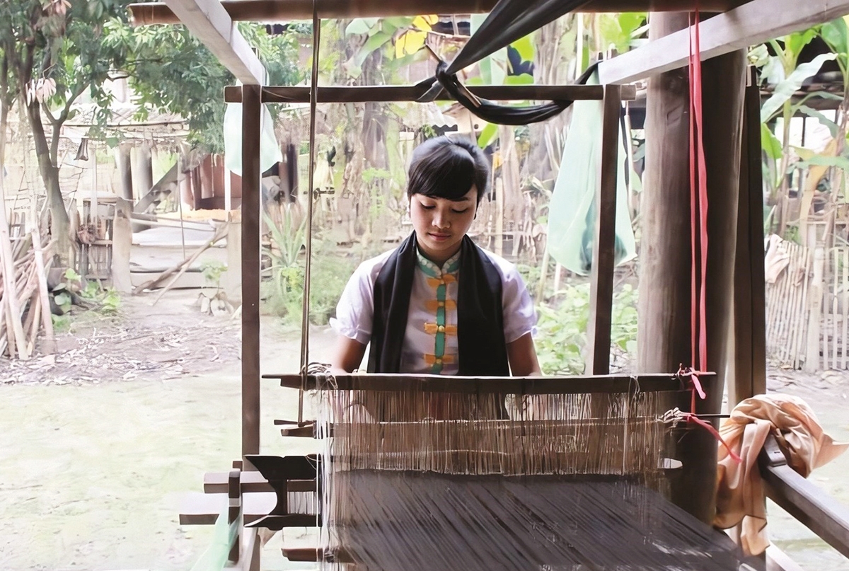 Thổ cẩm đang là một trong những sản phẩm OCOP nổi bật của huyện Mai Châu.