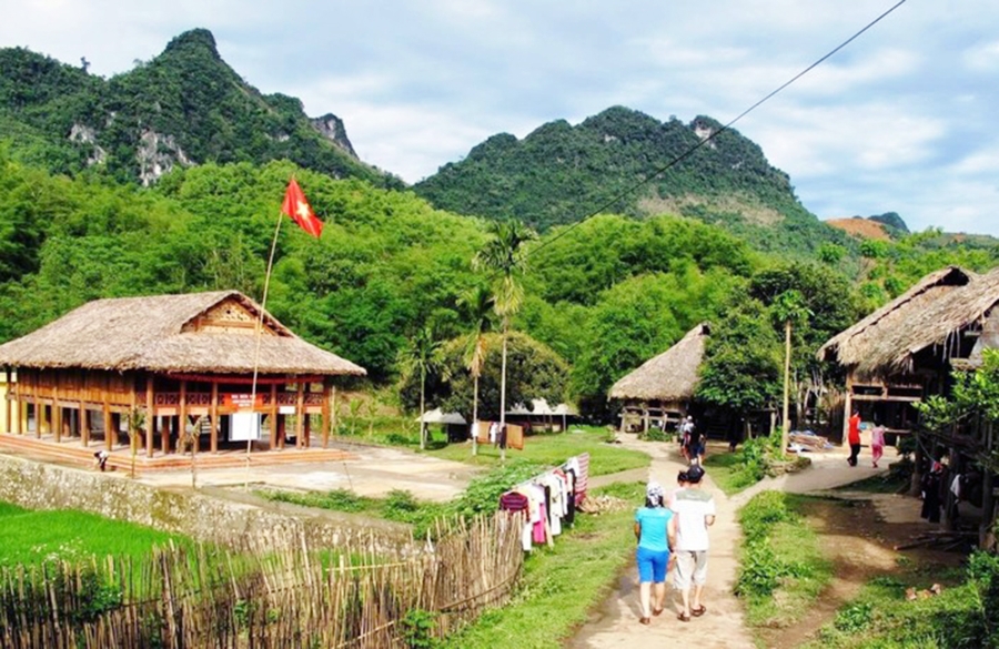 Các HTX là mũi nhọn để huyện Mai Châu thúc đẩy mô hình du lịch cộng đồng.