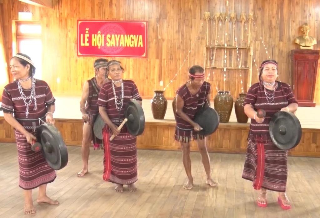 Có nhà văn hoá dân tộc giúp đời sống văn hoá truyền thống của bà con dân tộc thiểu số ở Định Quán được nâng lên.