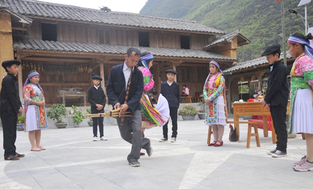 Các phong tục tập quán, truyền thống sẽ tạo điều kiện kích cầu du lịch cộng đồng, thu hút du khách tại bản Tà Làng nói riêng, huyện Mèo Vạc nói chung.