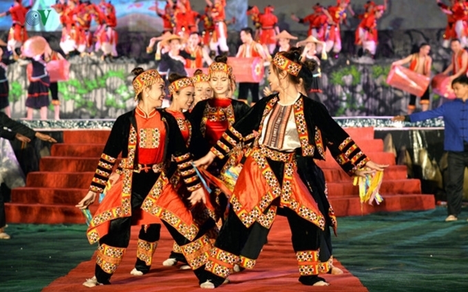 Du lịch ở Khâu Vai luôn thu hút du khách bởi những lễ hội với nhiều nét văn hoát đặc trưng của đồng bào các dân tộc thiểu số.