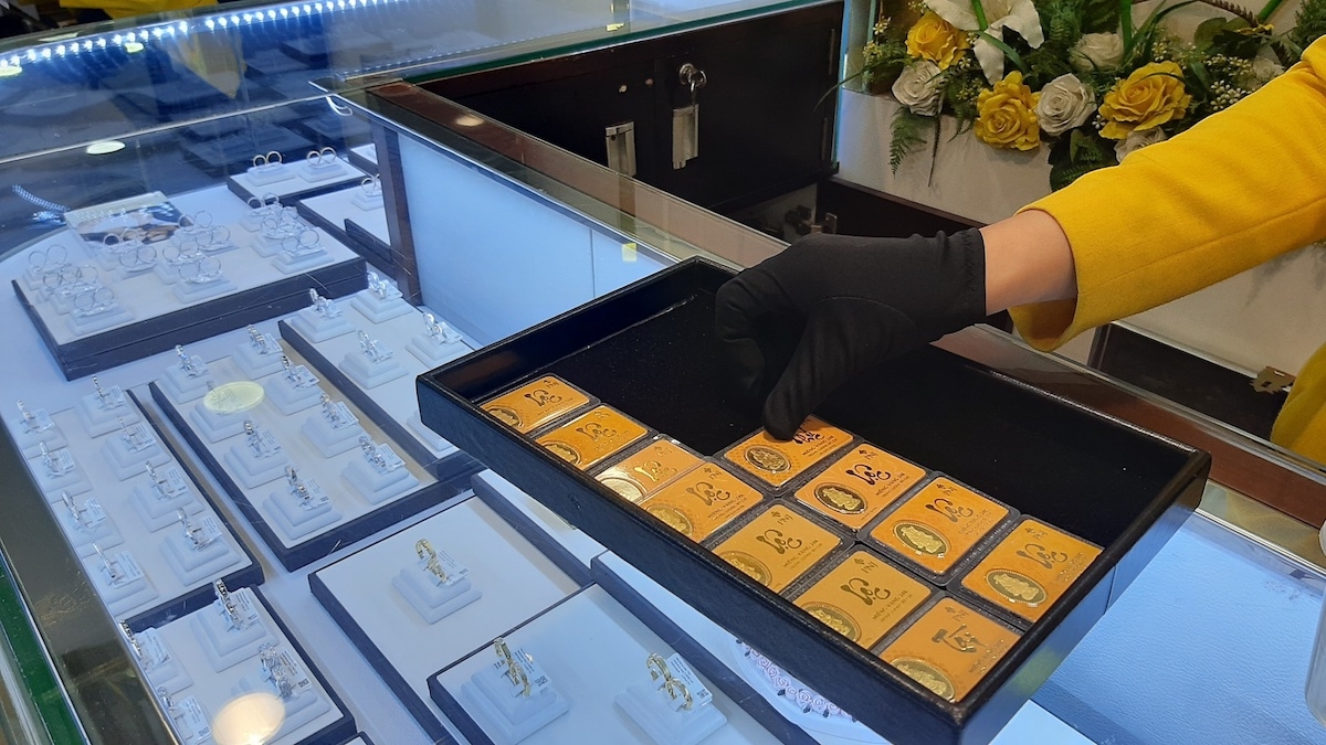 Sáng nay (10/8), giá vàng thế giới thấp hơn 8,87 triệu đồng/lượng so với giá vàng SJC bán ra.