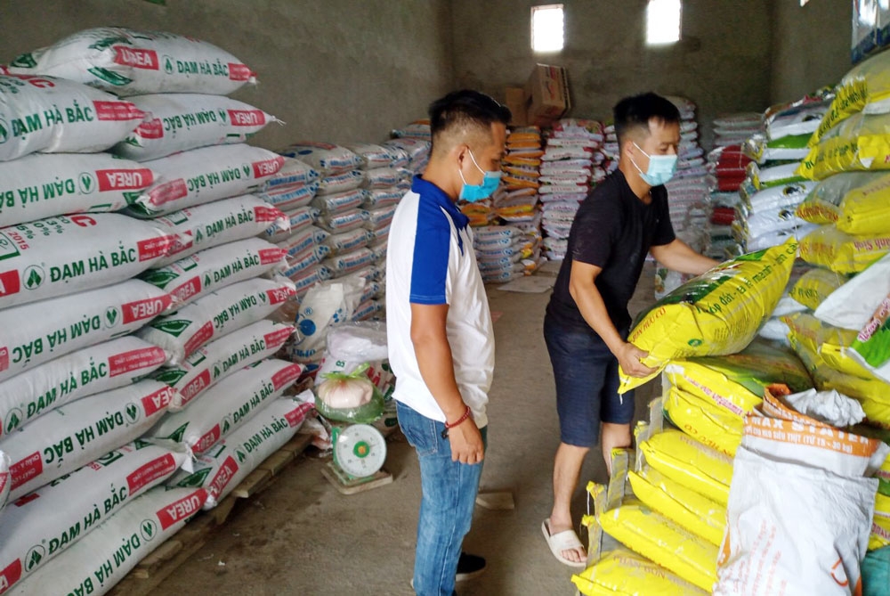 Phân bón là mặt hàng thuộc diện bình ổn giá, nhưng việc bình ổn lại đang gặp nhiều khó khăn.