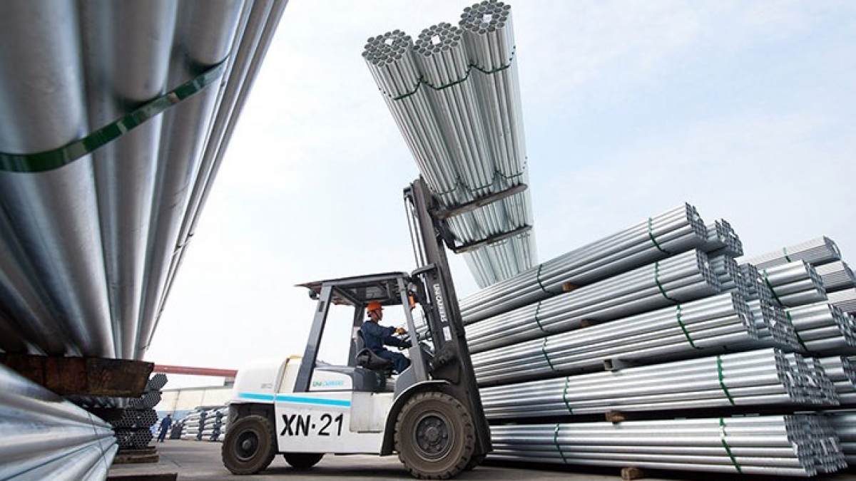 Trung Quốc đã tiến hành 2 lần điều chỉnh chính sách thuế đối với nhiều sản phẩm gang thép xuất nhập khẩu, tác động khá lớn đến thị trường Việt Nam.