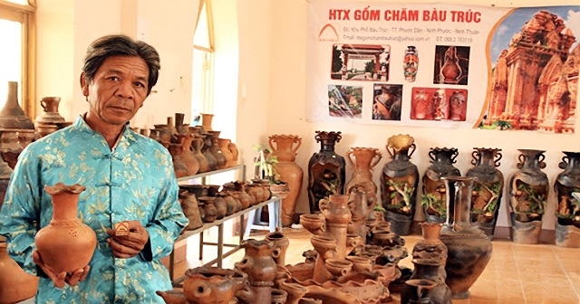 HTX đang chú trọng đào tạo nghề gắn với du lịch đã thu hút được nhiều du khách trong và ngoài nước đến tham quan.