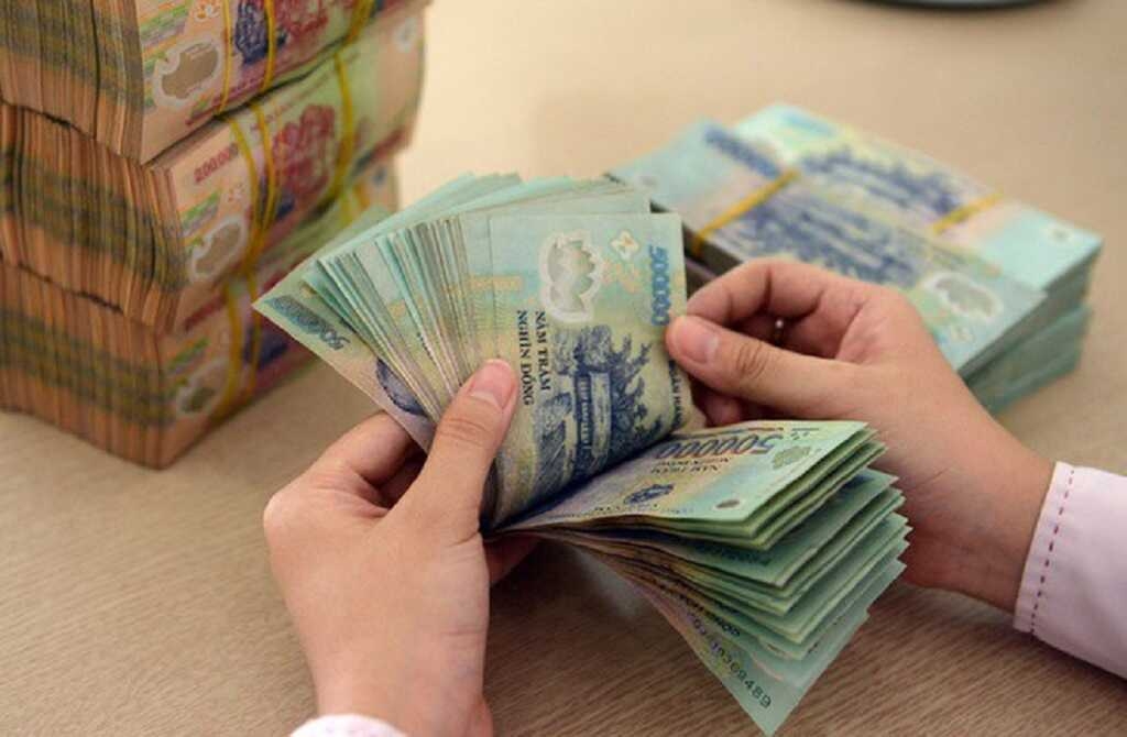 TS. Nguyễn Trí Hiếu, chuyên gia tài chính – ngân hàng cho rằng, tất cả trái phiếu mà ngân hàng mua từ các doanh nghiệp phải được cộng vào dư nợ doanh nghiệp đó nợ ngân hàng.