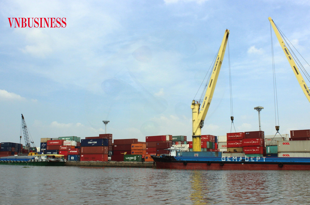 Bên cạnh ùn ứ tại cảng Cát Lái giữa đại dịch Covid-19, các cảng lân cận ở Tp.HCM cũng có nguy cơ ùn tắc khi mà năng lực, sức chứa có giới hạn.