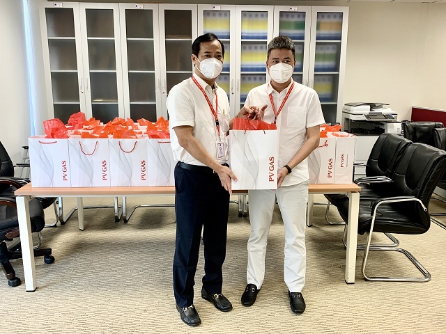 Công đoàn Tổng công ty Khí Việt Nam trao tặng gần 200 phần quà hỗ trợ cán bộ hưu trí phòng chống dịch Covid-19