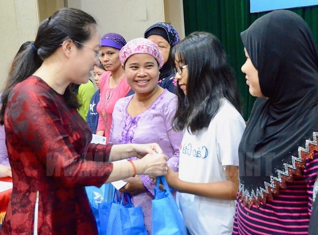 Nhiều phụ nữ dân tộc Chăm ở vùng biên Tây Ninh thoát cảnh nghèo khó nhờ chọn hướng đi mới để phát triển sinh kế, tham gia xuất khẩu lao động.