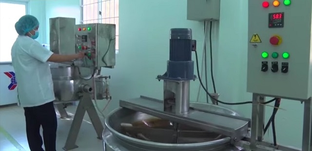 Nhiều HTX ở vùng DTTS đã mạnh dạn đầu tư máy móc để hướng tới xuất khẩu sản phẩm.