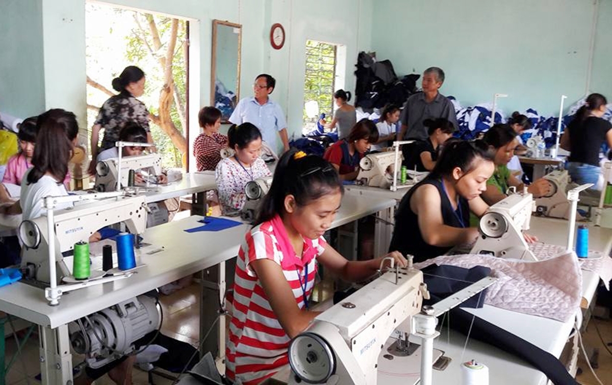 Được học nghề giúp những lao động yếu thế không bị bỏ lại phía sau (Ảnh TL).