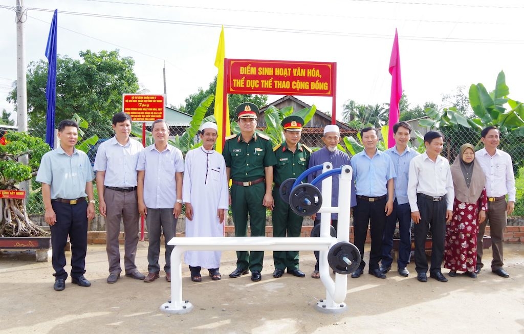 Hiệu quả của mô hình “Đồng bào ấp Chăm tham gia giữ gìn an ninh trật tự” đã mang lại sự bình yên cho cộng đồng Chăm đạo Islam ở xã Suối Dây thuộc huyện Tân Châu (Tây Ninh).