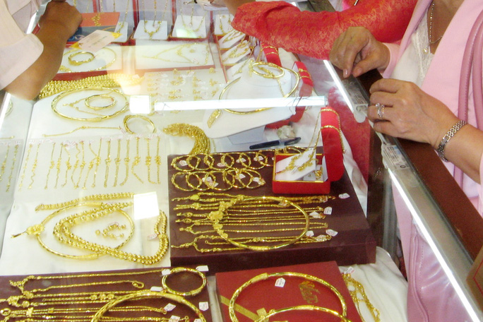 Các loại vàng nữ trang khác trong sáng nay không thay đổi so với chốt phiên giao dịch cuối tuần qua.