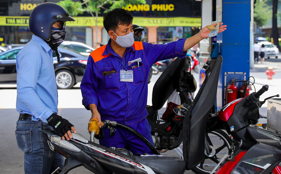 Giảm giá đối với tất cả các loại xăng dầu ở mức từ 350-607 đồng/lít/kg.